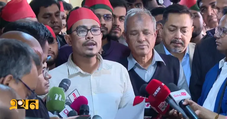 কথা বলছেন ডাকসু ভিপি সাদিক কায়েম